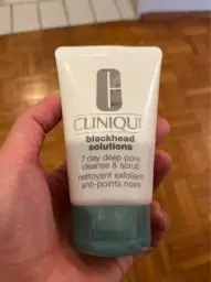 Clinique Clinique Blackhead Solutions - Nettoyant exfoliant anti-points noirs