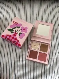 Benefit Benefit Benefit Cosmetics - Cheek Buds - Paletka z Różem, Bronzerem i Rozświetlaczem - Cheek Buds Palette - Dla Kobiet
