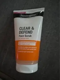 Neutrogena Neutrogena Clear & Defend Gommage à l'Acide Salicylique - 150 ml