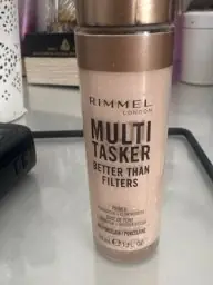 Rimmel Rimmel Rimmel Multi-tasker Better Than Filters, 000 Porcelain, Base de Teint, Booster d'Éclat et Highlighter, Formule Vegan, Propriétés Anti-âge, Pigments Réflecteurs de Lumière - 30 ml