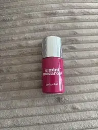 Le Le mini macaron Gel Polish - Vernis Semi Permanent 3 en 1 - Bisous Magenta - 8.5 ml