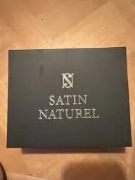 Satin Satin Naturel 6 Bombes de Bain Bio à l'Huile Essentielle moments Divins - Coffret Cadeau Femme Vegan - Idée Cadeau Femme de Luxe avec Nœud en Satin - Boules de Bain Senteur Relaxante pour Bain Moussant